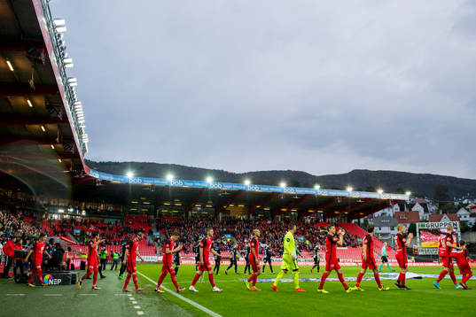 The players of Brann enter the pitch