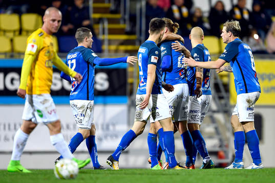 Norrbys Marcus Översjö jublar med lagkamrater