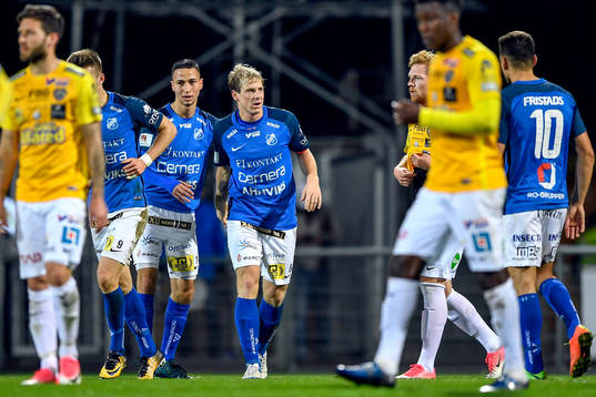 Norrbys Nicklas Savolainen jublar med lagkamrater