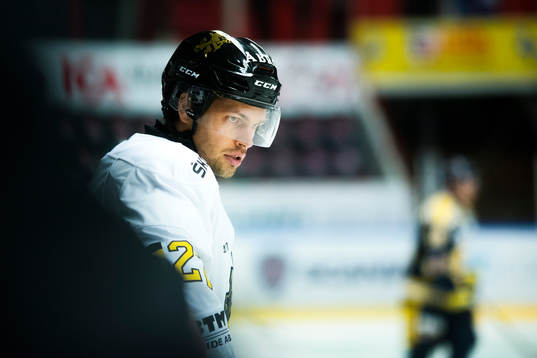 s Eric Castonguay före ishockeymatchen i Hockeyallsvenskan