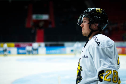 s Jesper Fröden före  ishockeymatchen i Hockeyallsvenskan