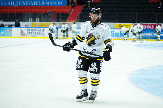 s Christian Sandberg före  ishockeymatchen i