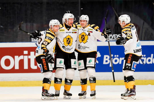 Skellefteås Oscar Möller , Pär Lindholm och  Joakim