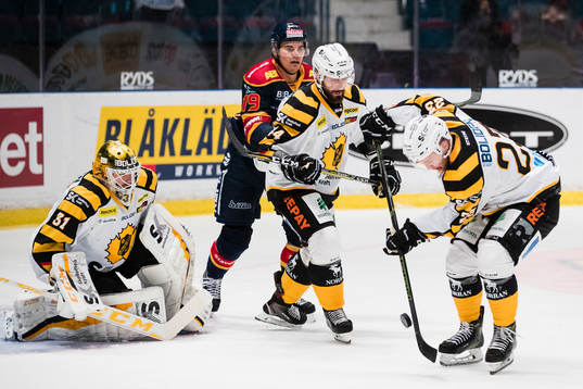 Skellefteås målvakt Joni Ortio, Morgan Ellis och Mark