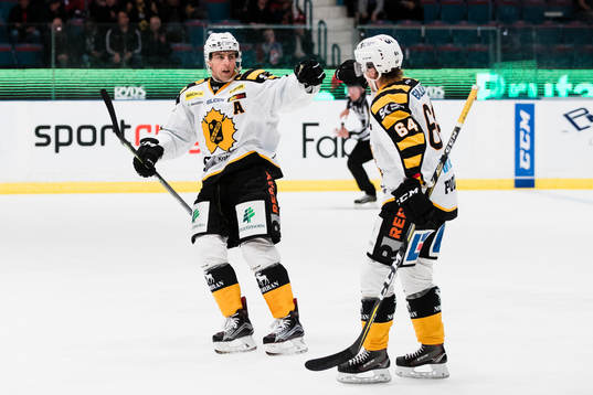 Skellefteås Joakim Lindström jublar