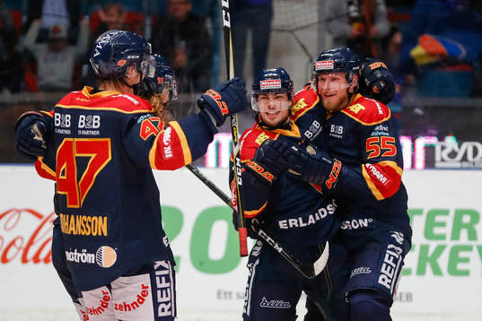 Djurgårdens Gustav Possler och Alexander Urbom jublar