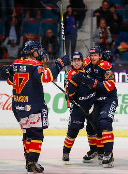 Djurgårdens Gustav Possler och Alexander Urbom jublar