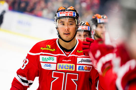 Örebros Victor Bartley jublar