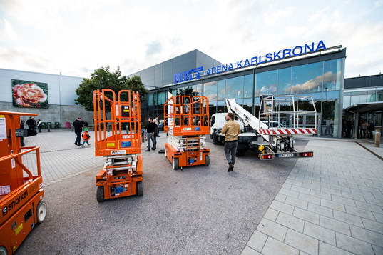 NKT arena utvändigt innan ishockeymatchen i SHL mellan