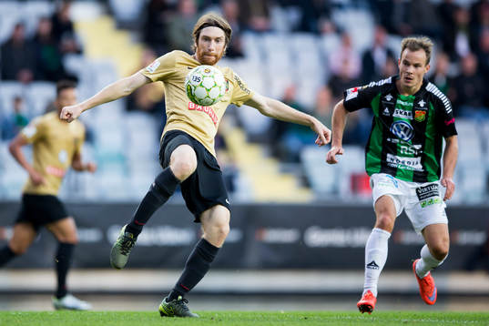 Brommapojkarnas Markus Gustafsson före GAIS Anton Wede