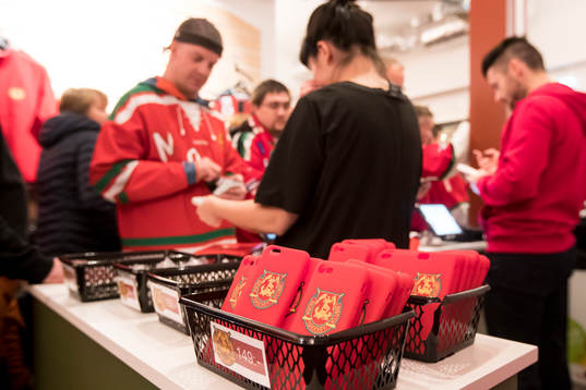 Souvenirshop i Jalas Arena i ishockeymatchen i SHL mellan