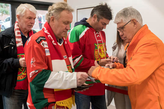 Biljett koll innan ishockeymatchen i SHL mellan Mora och