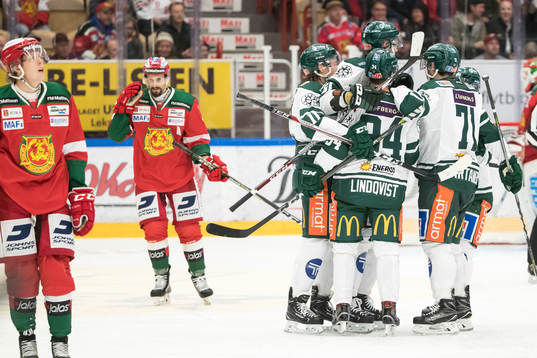 Färjestads Michael Lindqvist jublar