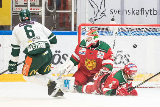 Färjestads Mikael Wikstrand gör 1-3 bakom Moras målvakt