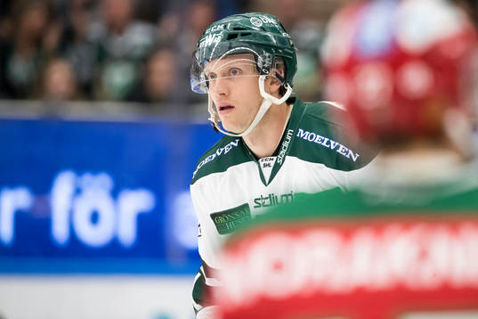 Färjestads Johan Ryno  i ishockeymatchen i SHL mellan Mora