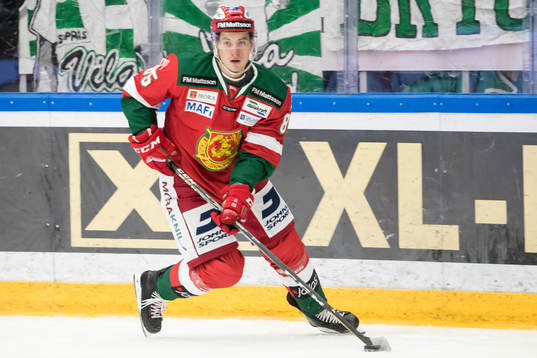 Moras Michael Haga i ishockeymatchen i SHL mellan Mora och