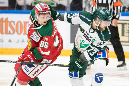 Moras Mathias Bromé och Färjestads Anton Grundel  i