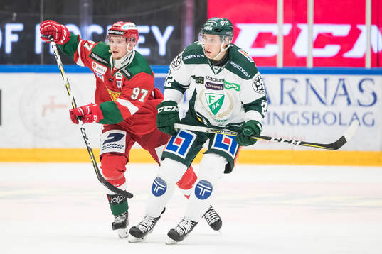 Moras David Kase och Färjestads Per Åslund  i