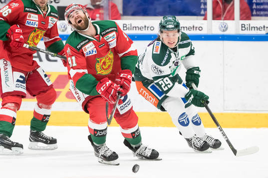Moras Jacob Lagacéoch Färjestads Oskar Steen  i
