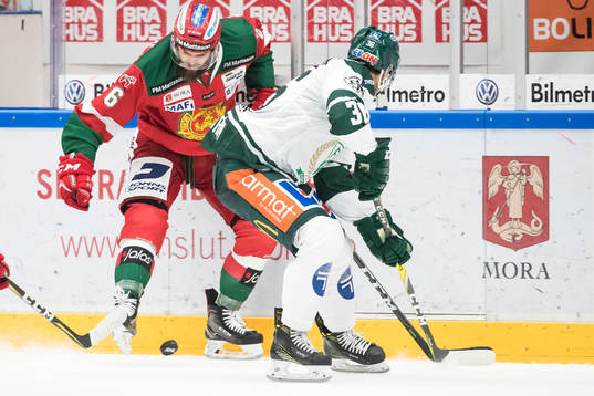 Moras Steven Seigo och Färjestads Niklas Fogström i