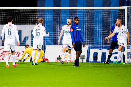 Christian Grindheim of Vålerenga celebrates