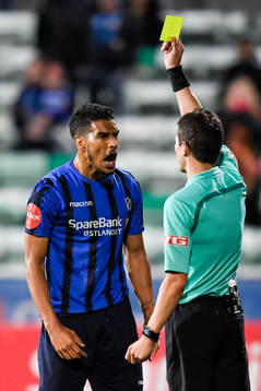 Ohikhuaeme Anthony Omoijuanfo of Stabæk receives a yellow