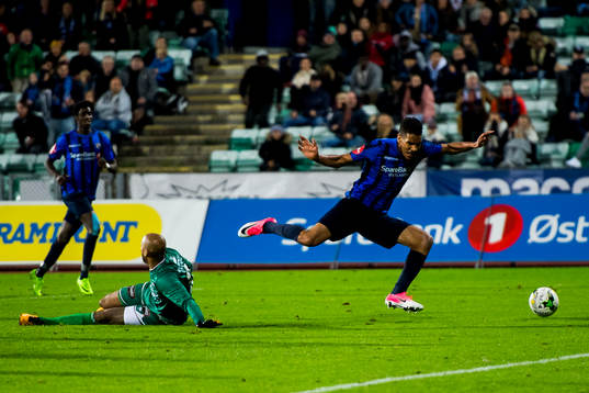 Goalkeeper Adam Larsen Kwarasey of Vålerenga and