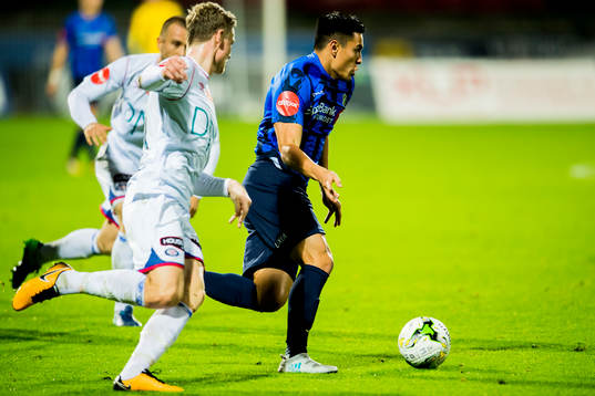 Simen Kristiansen Juklerød of Vålerenga and Rubio Yovani