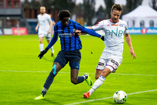 Moussa Jailani Njie of Stabæk and Robert Mikael Lundstrøm