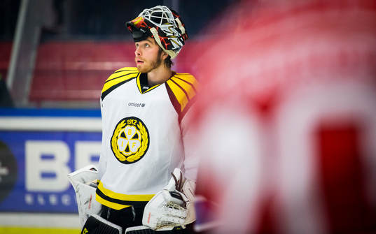 Brynäs målvakt Felix Sandström deppar