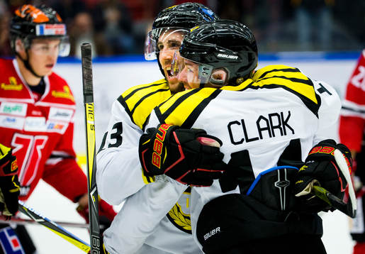 Brynäs Kevin Clark gör 1-2 och jublar med Ryan Gunderson