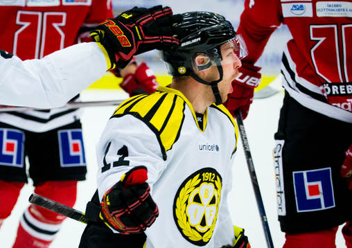 Brynäs Kevin Clark gör 1-2 och jublar