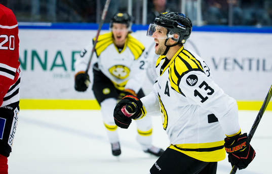 Brynäs Ryan Gunderson jublar vid Brynäs 1-2 mål