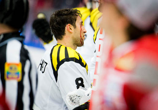 Brynäs Aaron Palushaj blöder i ansiktet