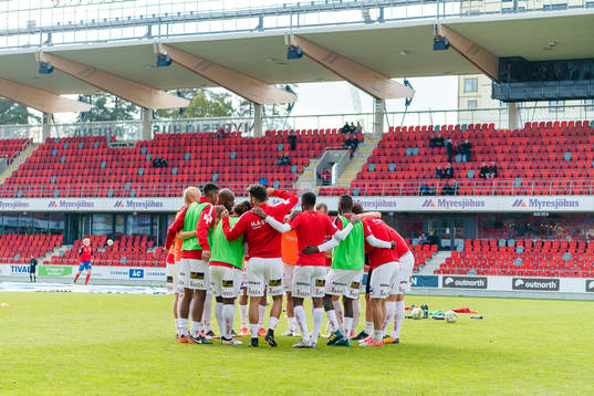 Örgrytes spelare samlas