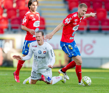 Örgrytes Sebastian Carlsén faller