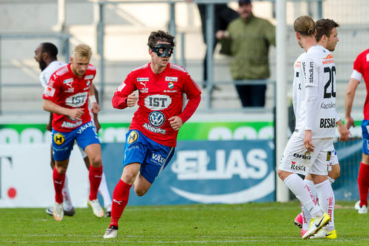 Östers Karl-Johan Lindblad jublar