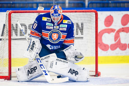 Växjös målvakt Viktor Fasth undervärmningen före