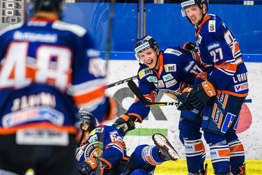 Växjös Jonas Röndbjerg jublar