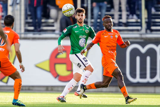 Jönköpings Robert Gojani och AFC Eskilstunas Mohamed Buya