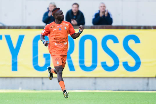 AFC Eskilstunas Mohamed Buya Turay jublar