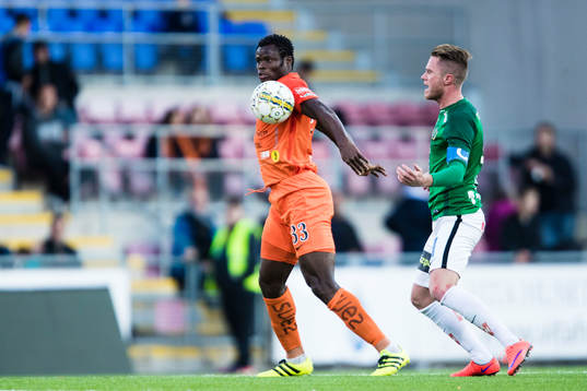 AFC Eskilstunas Taye Taiwo och Jönköpings Tommy Thelin