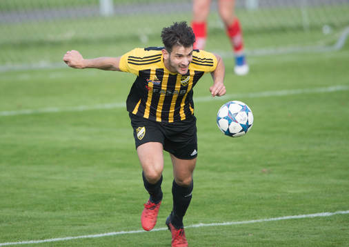 IFK Hässleholms  Egzon Ademi i matchen i division 2 mellan