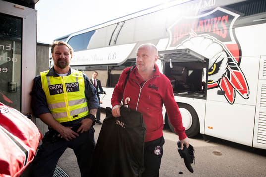 Malmö Redhawks tränare Peter Andersson anländer