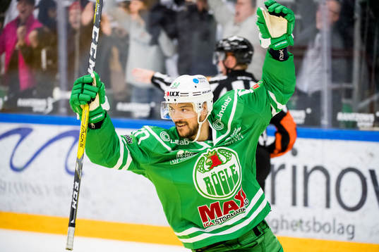 Rögles Juhamatti Aaltonen jublar