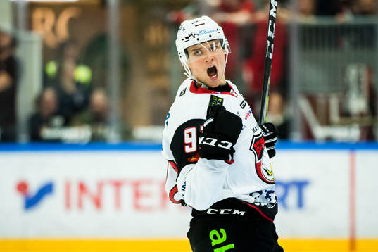 Malmö Redhawks Max Görtz jublar