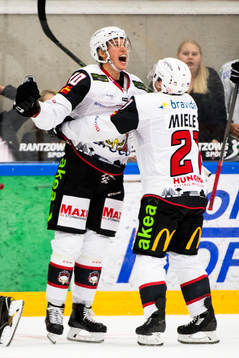 Malmö Redhawks Robin Alvarez jublar