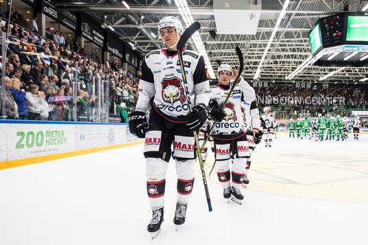 Malmö Redhawks Max Görtz och Andy Miele deppar när dom