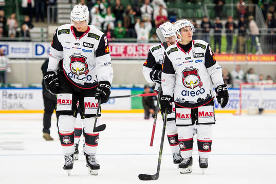 Malmö Redhawks Max Görtz och Andy Miele deppar när dom