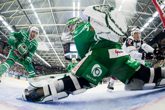 Malmö Redhawks Robin Alvarez oroar vid Rögles målvakt